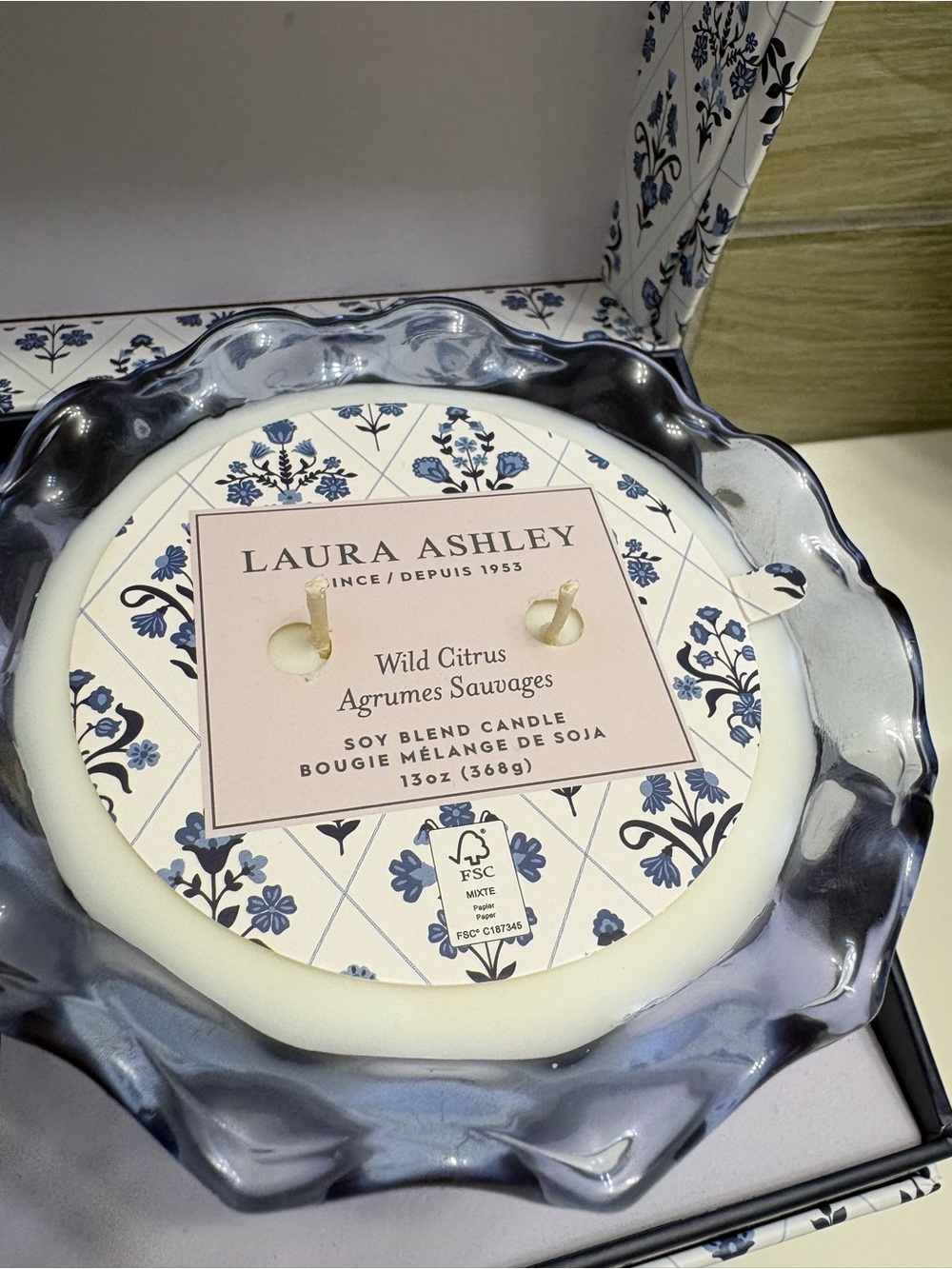 Laura Ashley Blue & White Wild Citrus Decorative Soy Candle - Picture 2 of 4